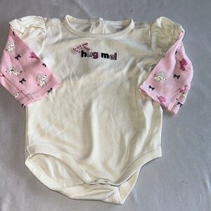 Gymboree - Cute Baby Long sleeve Onesie with Pink Sleeves